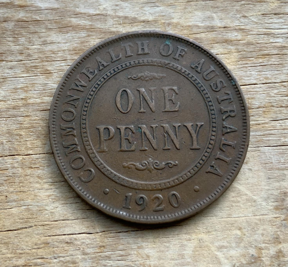 Scarce 1920 no dots Australian penny coin C335
